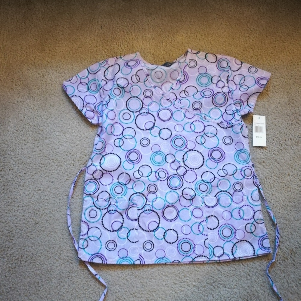 Bannock Court scrub top